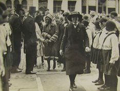 girls-guildry-1920s.jpg